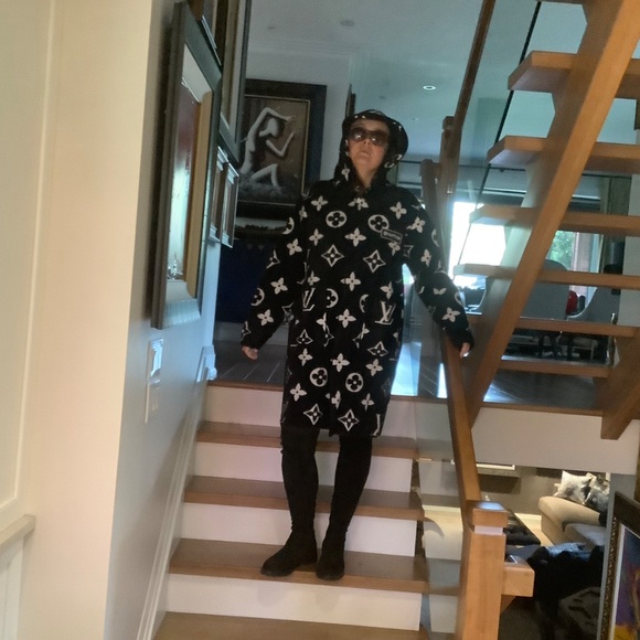 Louis Vuitton Gorgeous Coat New Black White with hood ,big front pockets ❤️❤️❤️ - Picture 5 of 11